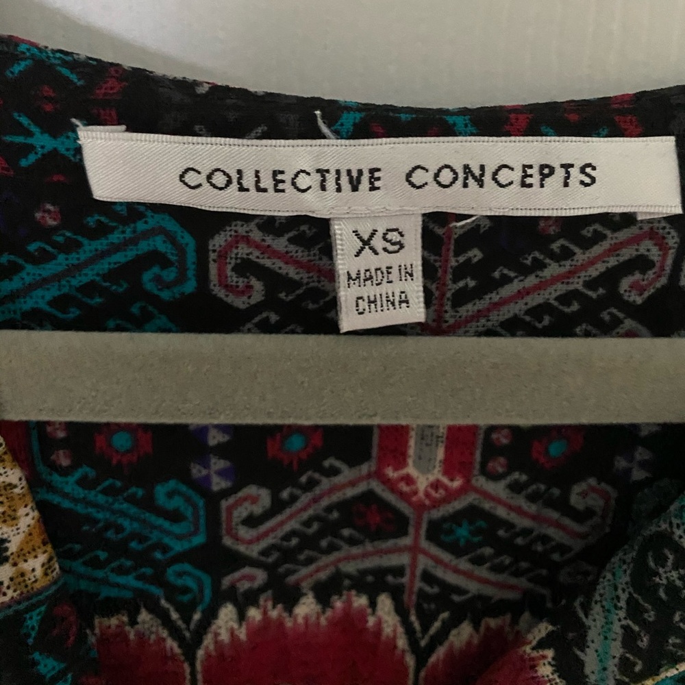 Patterned Blouse - Picture 3 of 3